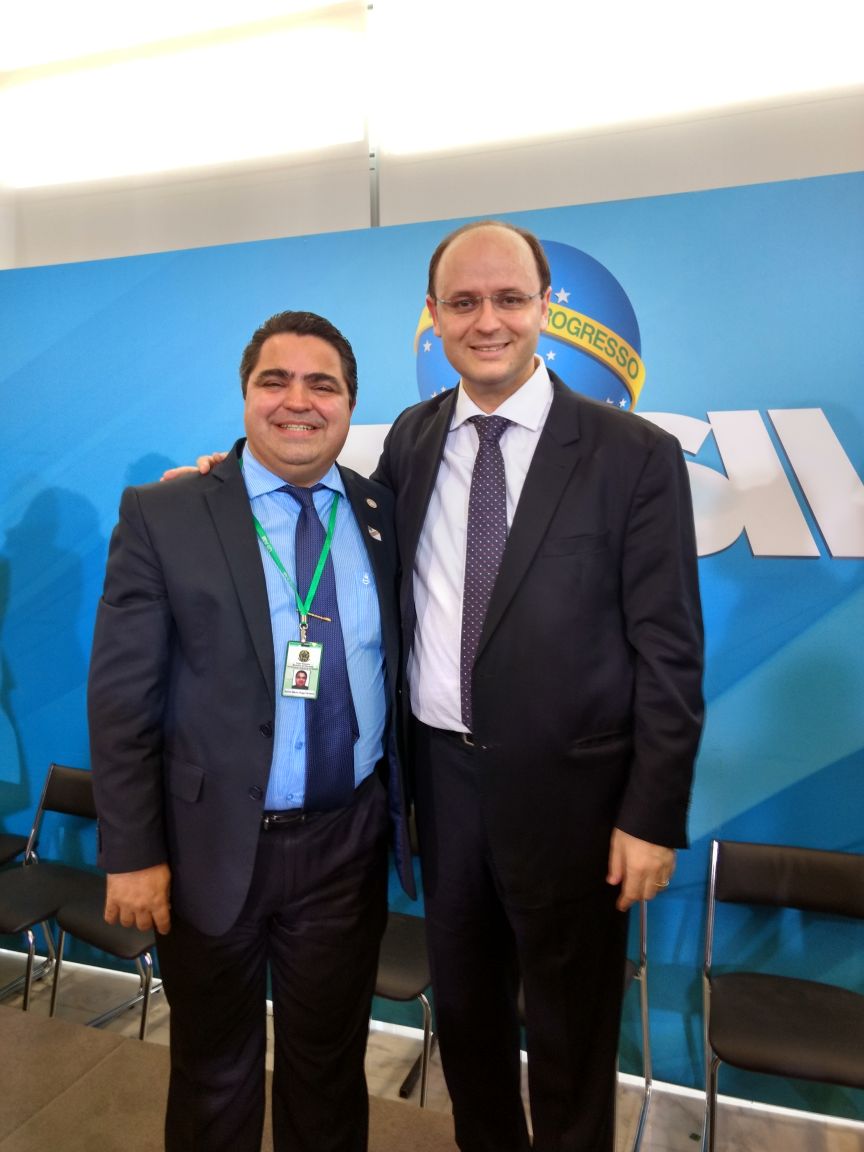 Reitor (E) e novo ministro da Educação, Rossieli Soares, que assume cargo em substituição a Mendonça Filho